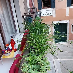 Apartment Antico Rio Acqua Dolce, Venice
